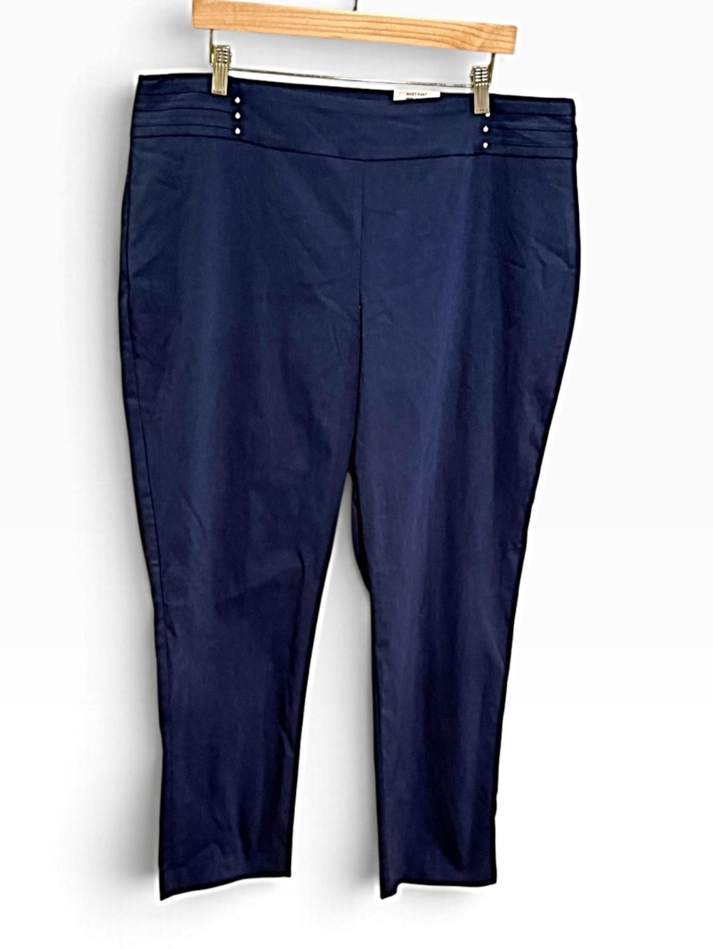 NWT JM Collection Navy Cropped Pull-On Pants with Rivets and Lots of Stretch